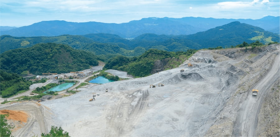 採掘ベンチ全景